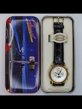 Vintage Fossil triple date moon men's gold 1995 watch w/ Original Box and Papers